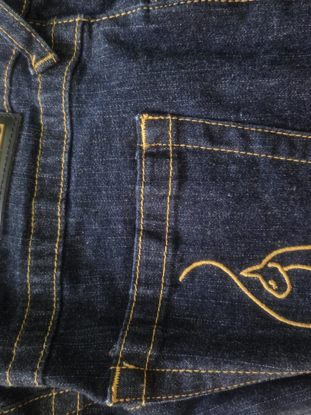 Gloria Vanderbilt Women's Dark Blue Straight Leg Jeans with Gold Stitching